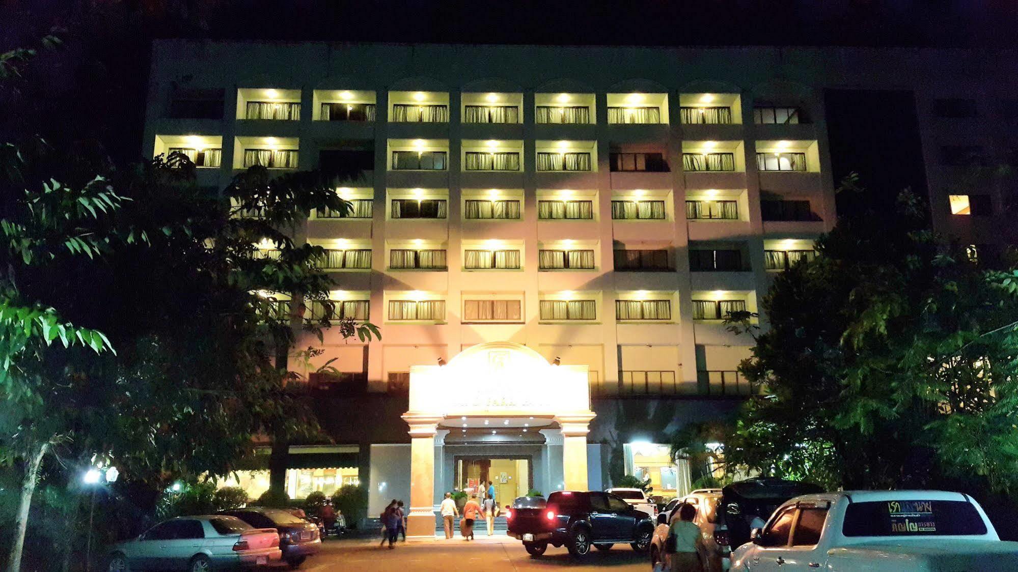格兰帕克大酒店 洛坤府 外观 照片